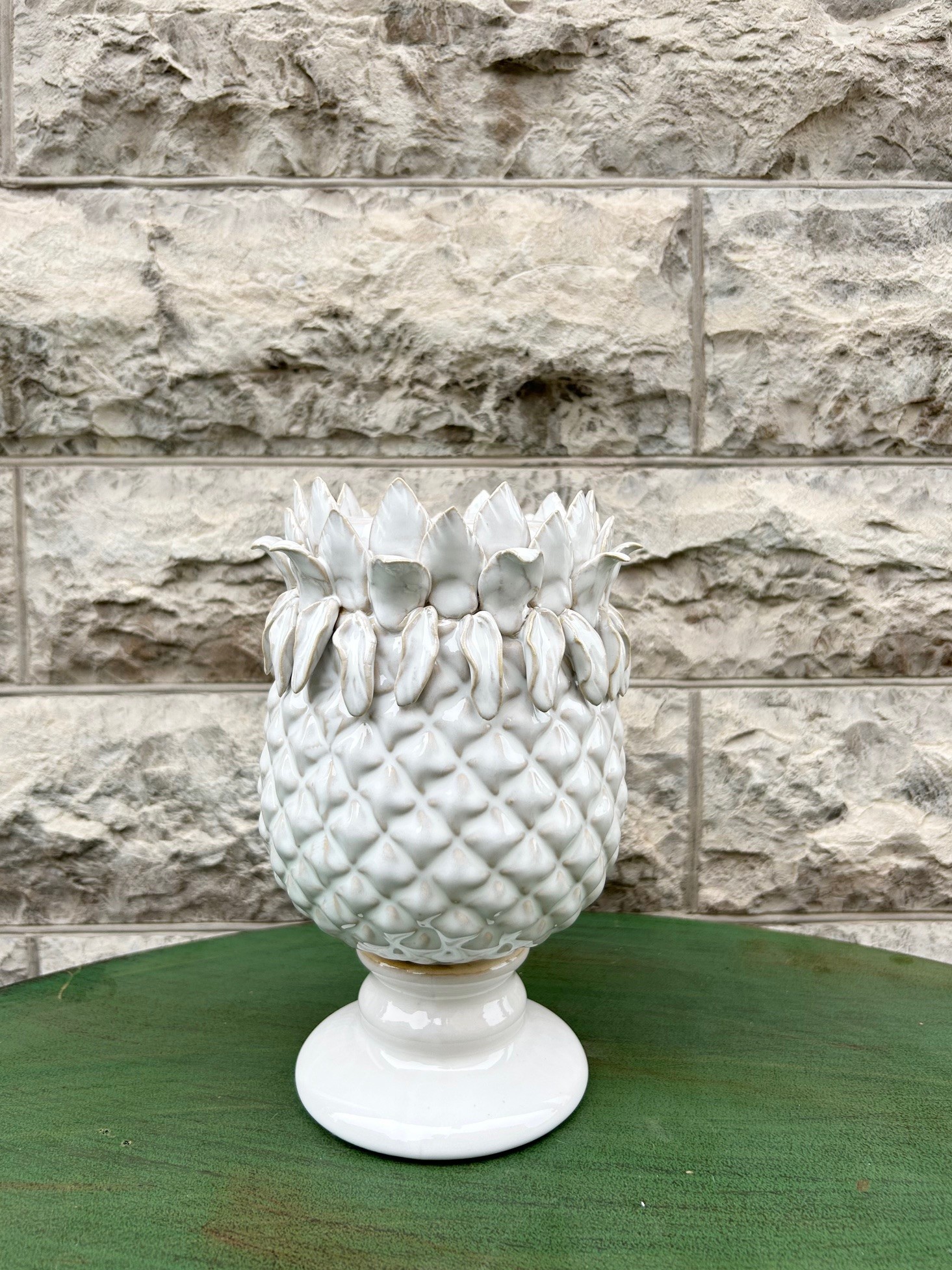 Vit Ananas på fot S